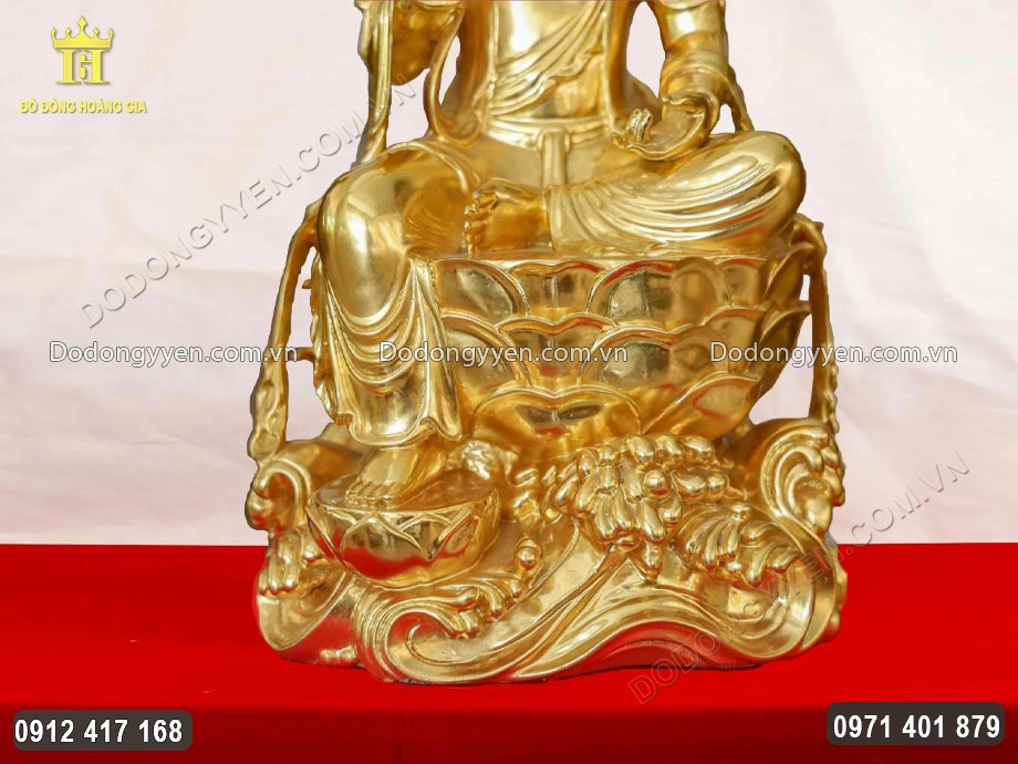 Đế hoa sen bung nở nhẹ nhàng